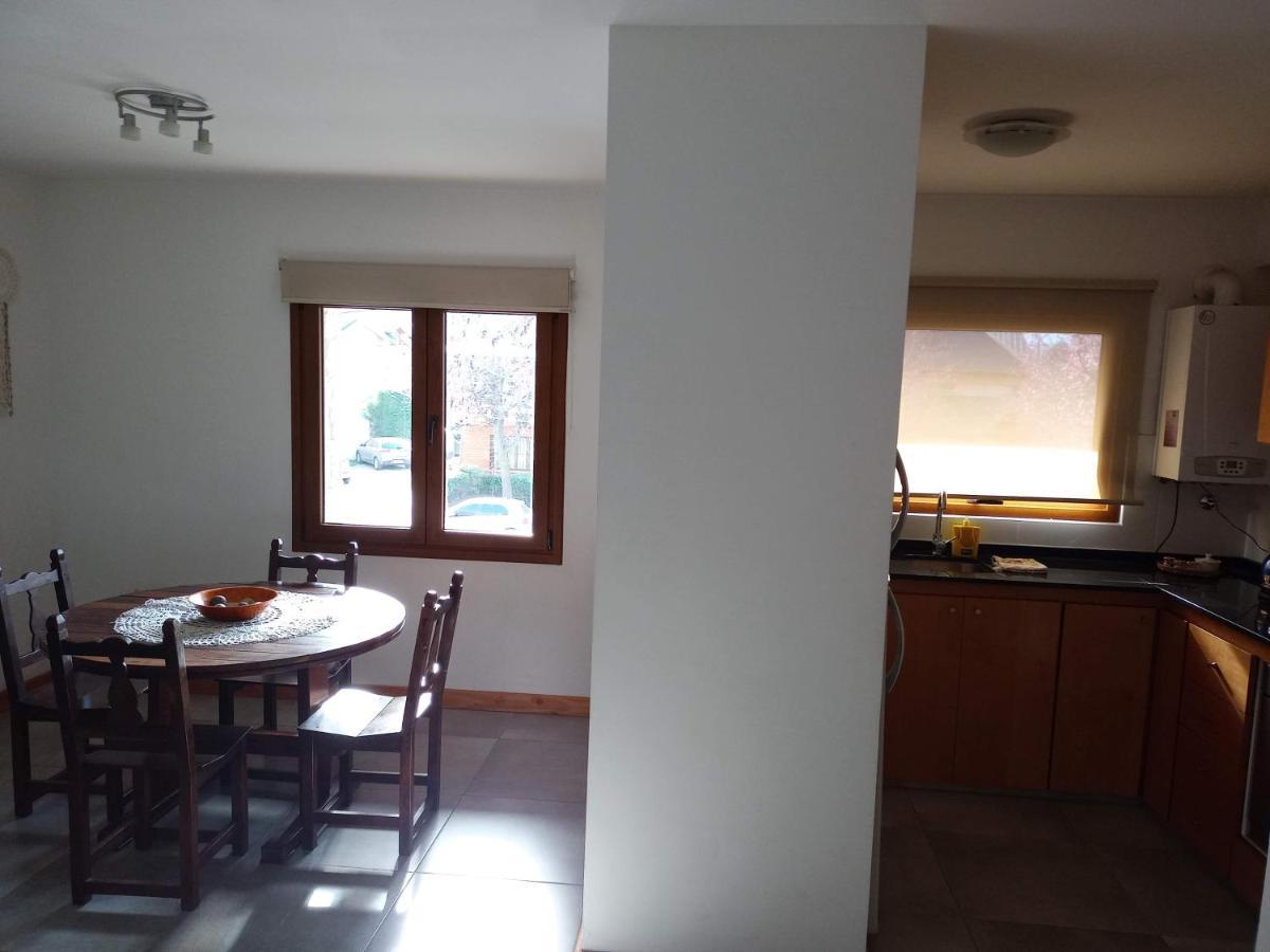 Comodo Departamento Centrico En San Martin De Los Andes Luaran gambar